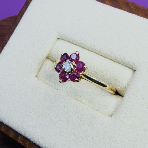 18CT GOLD DIAMOND AND RUBY DAISY CLUSTER RING - ADDITIONAL PHOTO 1