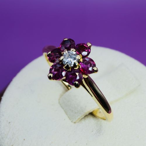 18CT GOLD DIAMOND AND RUBY DAISY CLUSTER RING - ADDITIONAL PHOTO 8