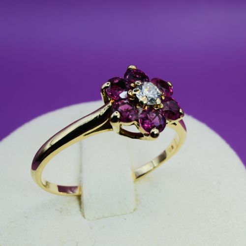 18CT GOLD DIAMOND AND RUBY DAISY CLUSTER RING - ADDITIONAL PHOTO 9
