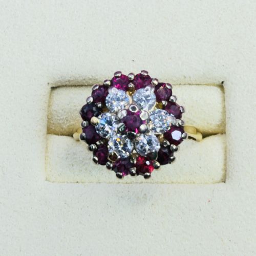 18CT YELLOW GOLD RUBY AND DIAMOND 060CT CLUSTER RING - ADDITIONAL PHOTO 1