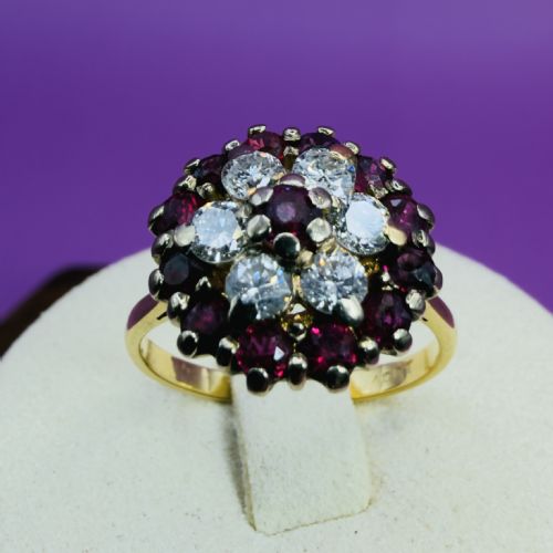 18CT YELLOW GOLD RUBY AND DIAMOND 060CT CLUSTER RING