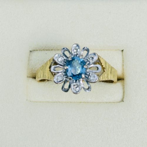 18ct Yellow Gold Vintage Aquamarine and Diamond Flower Ring