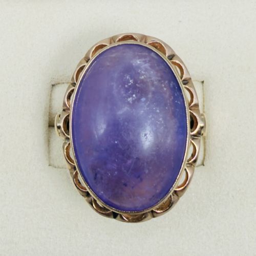 fig 1. A vintage 14ct rose gold dress ring featuring a large oval cabochon lavender jade gemstone set within a scalloped gold gallery.