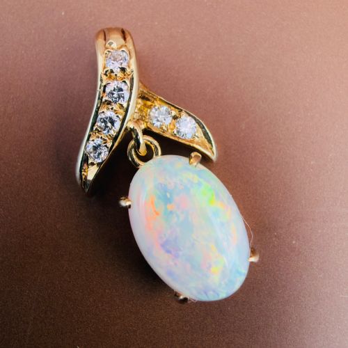 14ct Gold Vintage Cabochon Opal (2.50ct) and Diamond Cluster Pendant