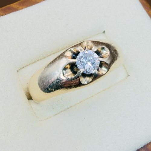 fig 1. An 18ct yellow gold mens solitaire ring featuring a single diamond mounted in a carved starburst setting.