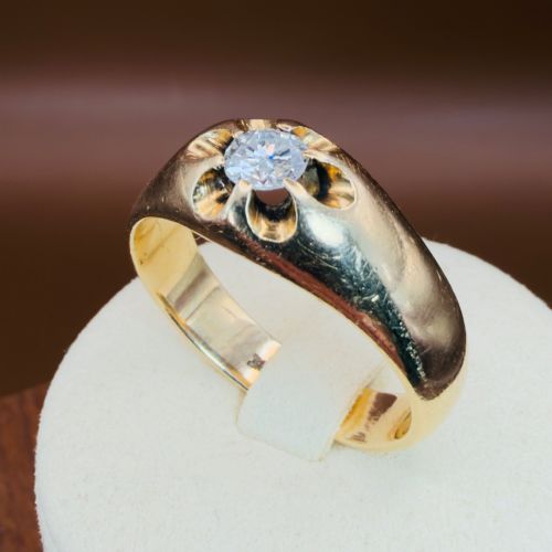 Chucky Men's 18ct Yellow Gold Diamond (0.25ct) Solitaire Ring, Weighs 7.53g