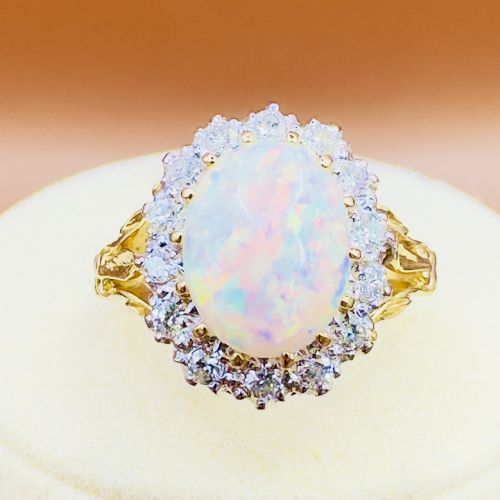 18ct Gold Oval Cut Cabochon Opal and Diamond (0.30ct) Cluster 4.5 grams