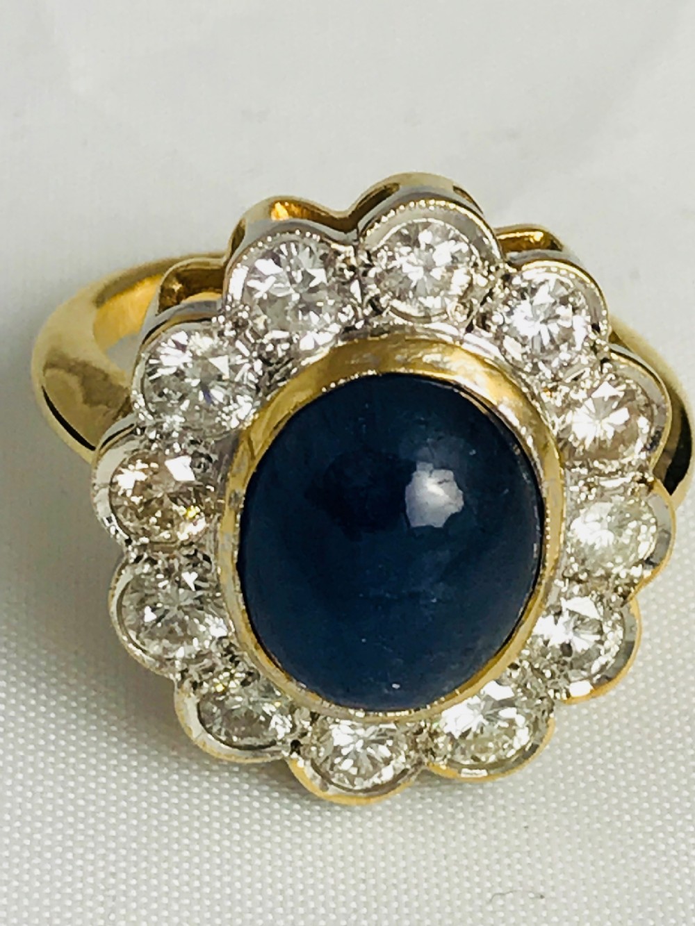 Stunning 18ct Gold 5ct Sapphire and 1.2ct Diaminds 8.3g Size P