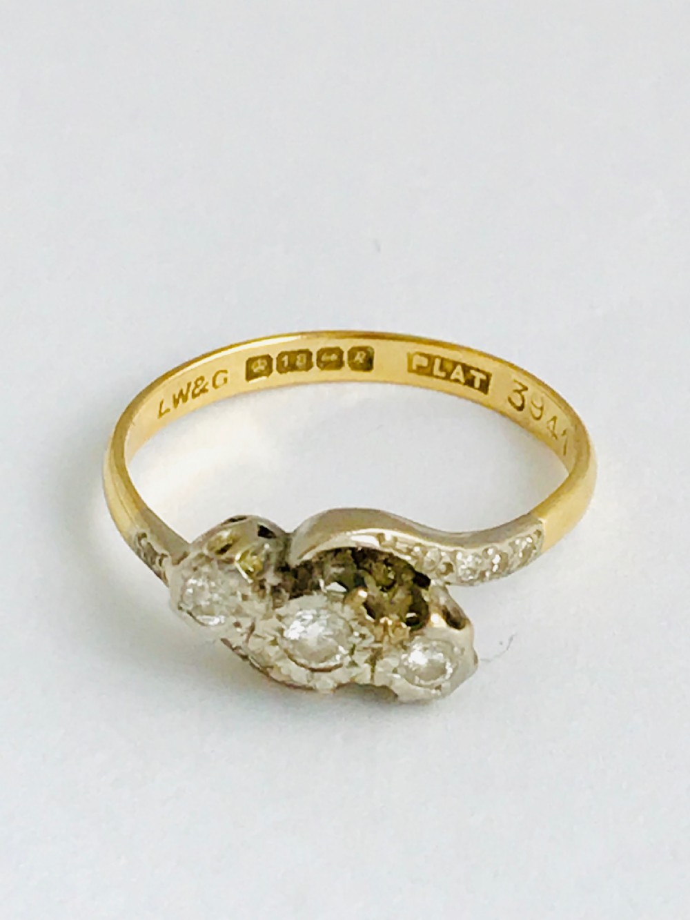 Lovely Victorian 18ct Gold and Platinum 3 Stone Diamond Crossover Ring. Size N