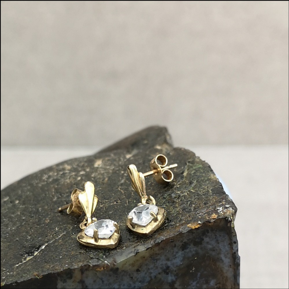 9ct Gold Vintage Heart Shaped White Topaz Stud Earrings