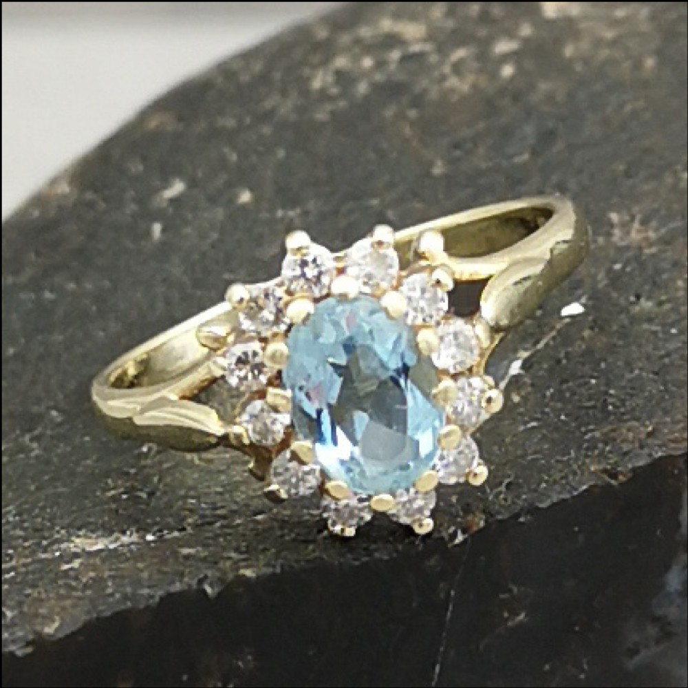 18ct Gold Diamond and Aquamarine Ring