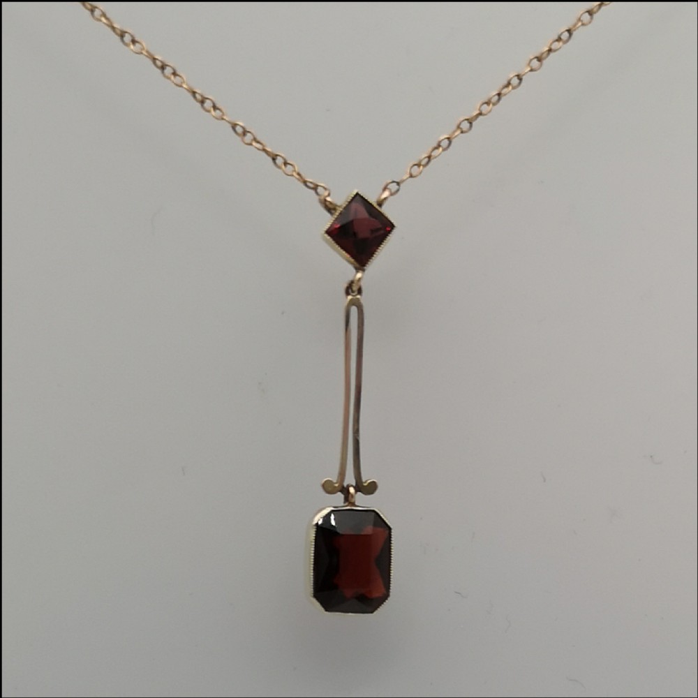 9ct Gold Art Deco Garnet Drop Necklace