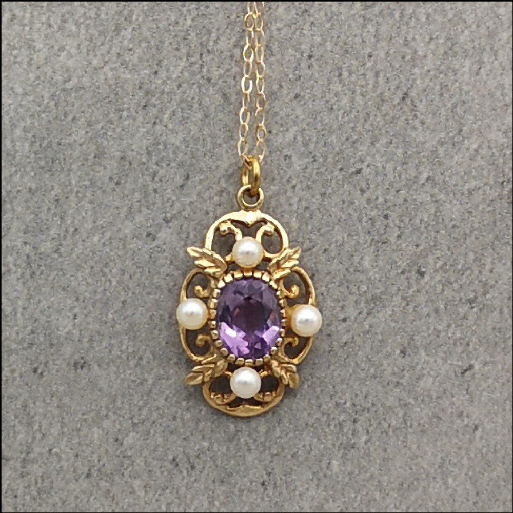 9ct Gold Amethyst & Cultured Pearl Pendant