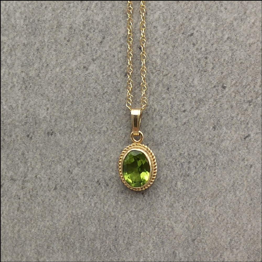 9ct Gold Peridot Pendant on Chain 