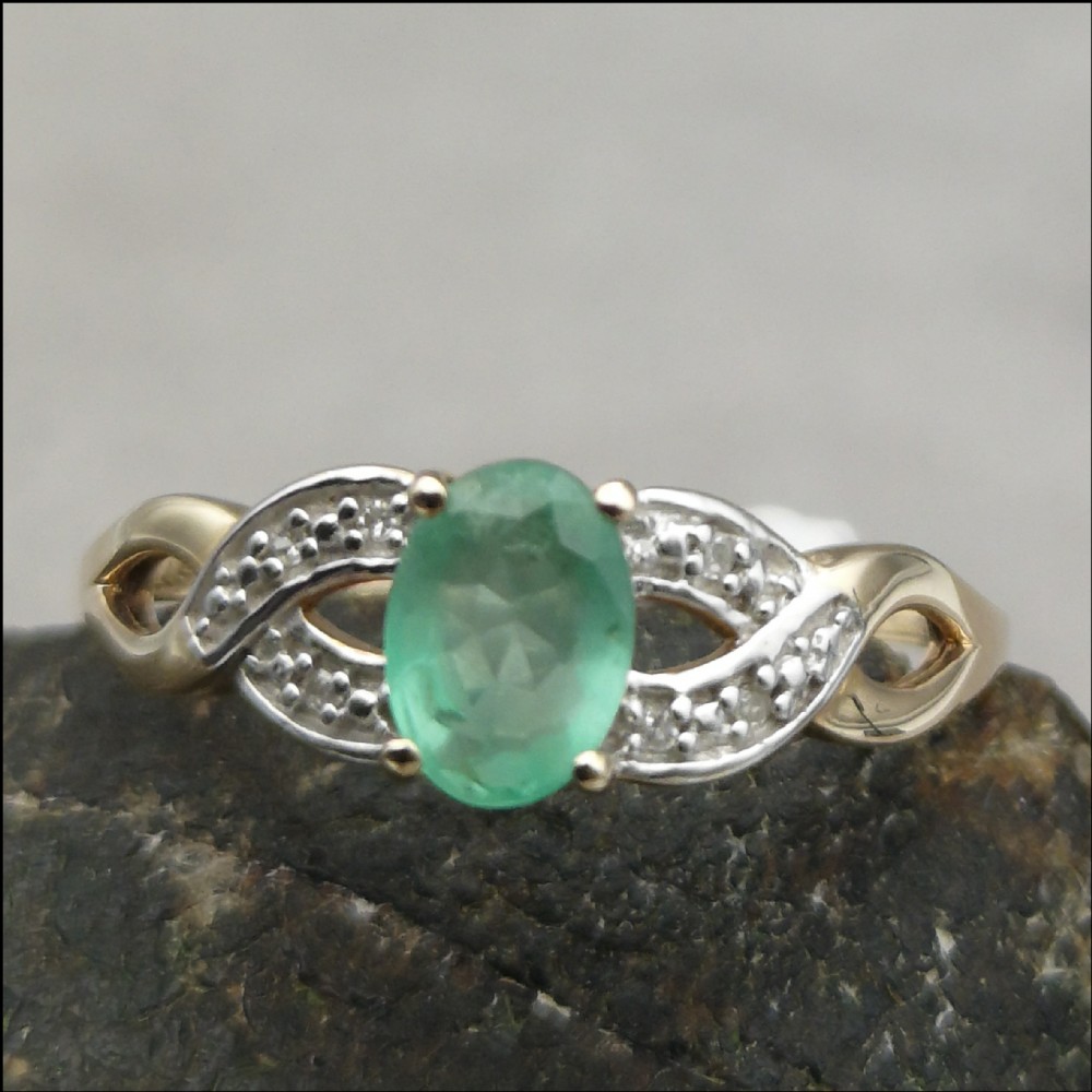 9ct Gold Emerald & Diamond Ring