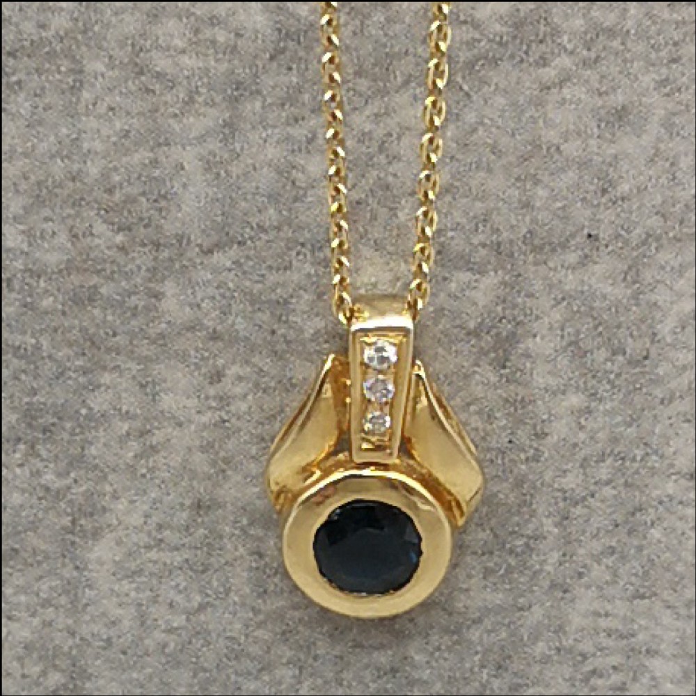 18ct Gold Sapphire Diamond Pendant on Chain