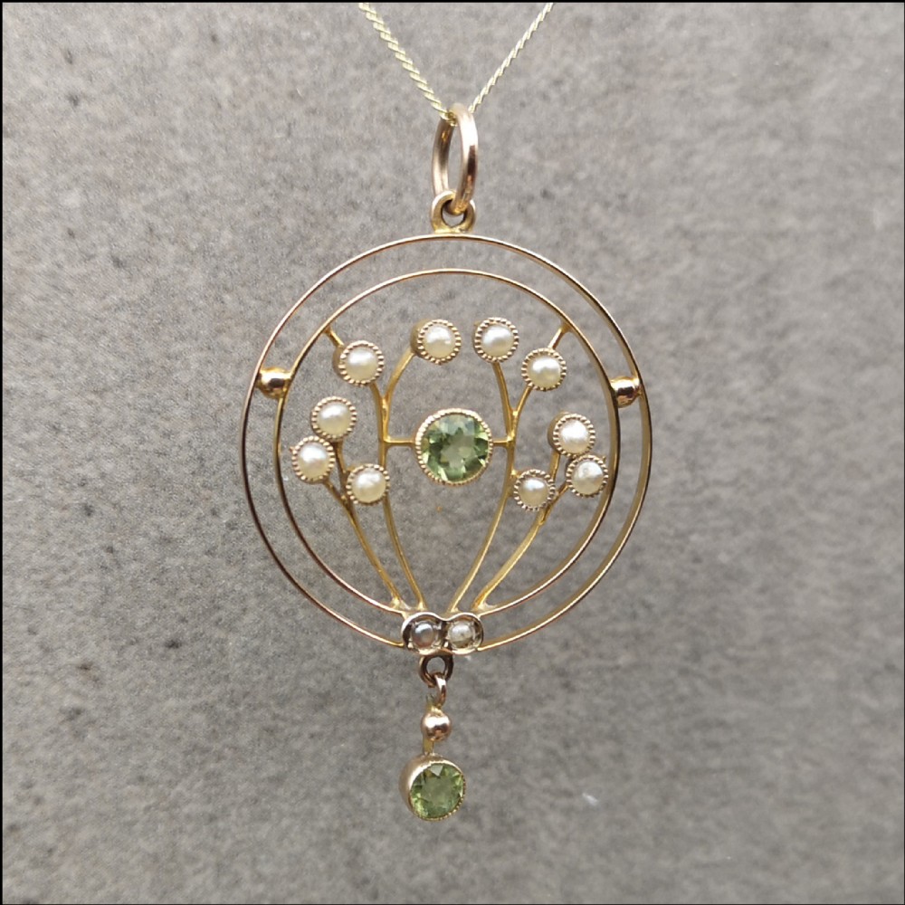 9ct Gold Peridot Seed Pearl Pendant and Chain