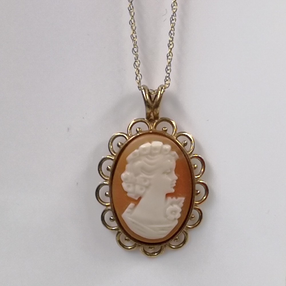 9ct Gold Victorian Cameo Pendant Necklace