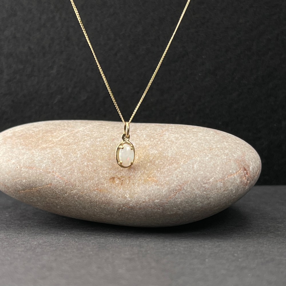 9ct Gold Vintage Opal Pendant Necklace View III