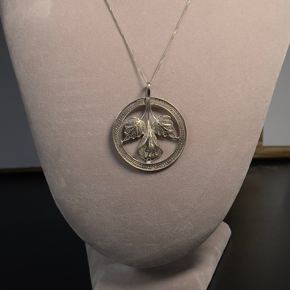 Antique Art Deco Floral & Leaf Silver Round Lace Pendant Necklace View VII