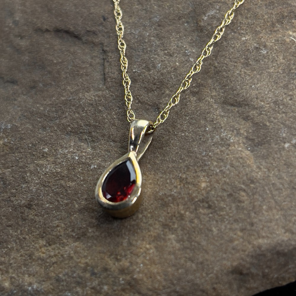 9ct Gold Pear Drop Garnet Pendant Necklace
