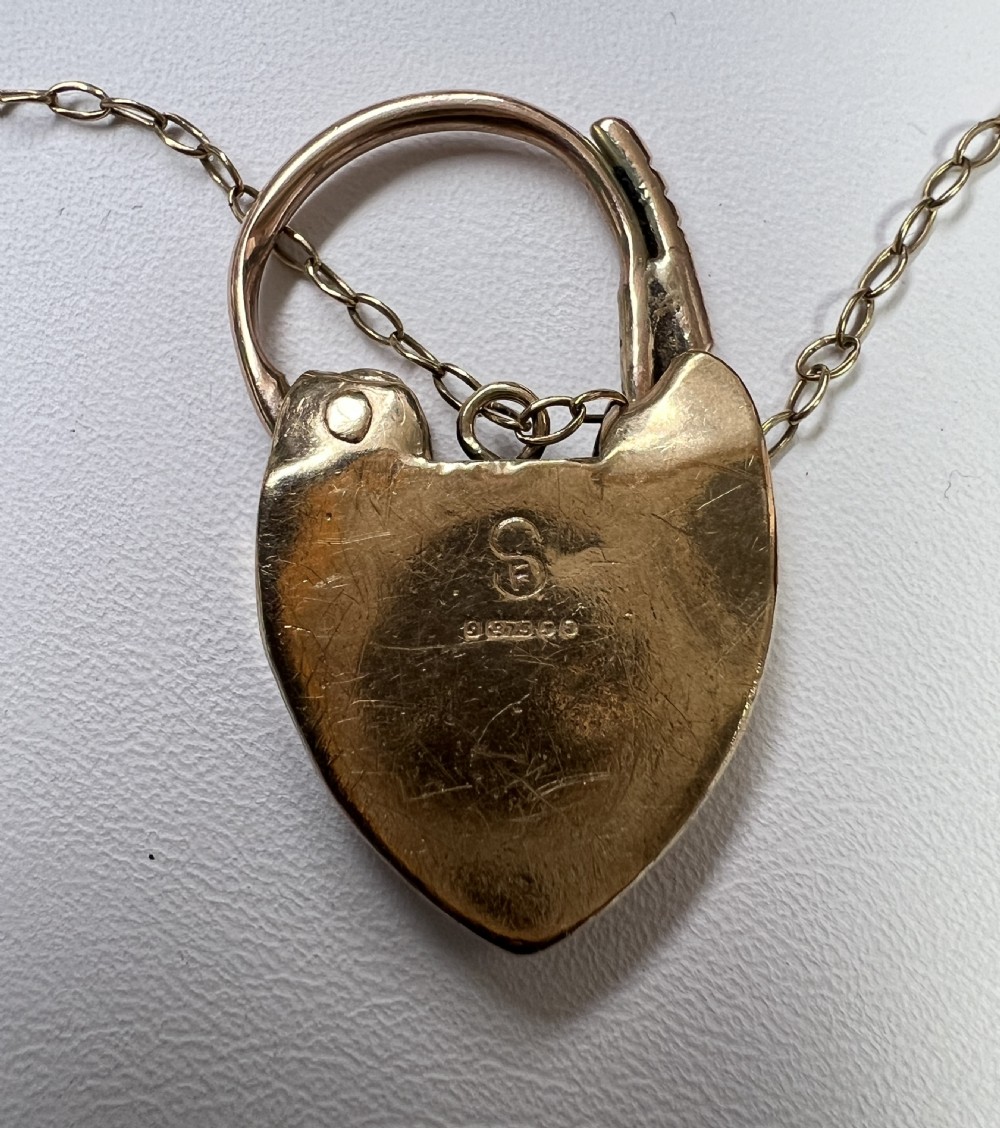 Antiques 9ct Gold Curb Bracelet With Padlock (49.1g) View V