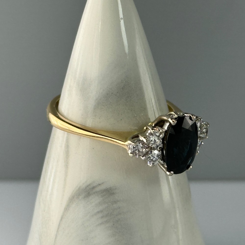 18ct Gold Oval Cut Sapphire & Diamond Cluster Ring View IX