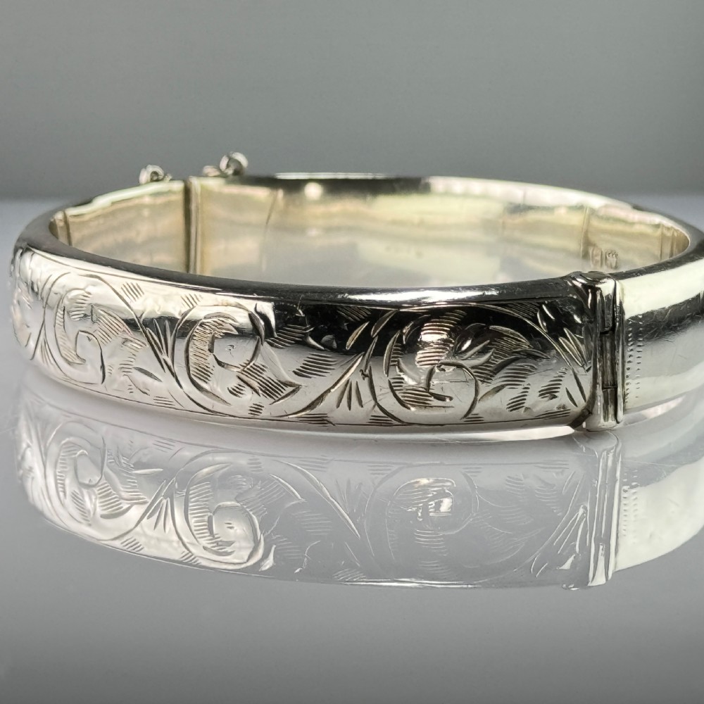 Victorian Silver Scroll Effect Hinged Bangle c.1891