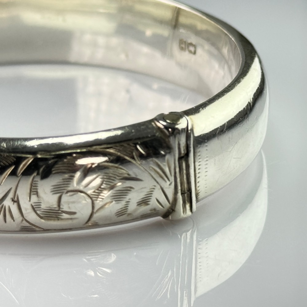 Victorian Silver Scroll Effect Hinged Bangle c.1891 View III
