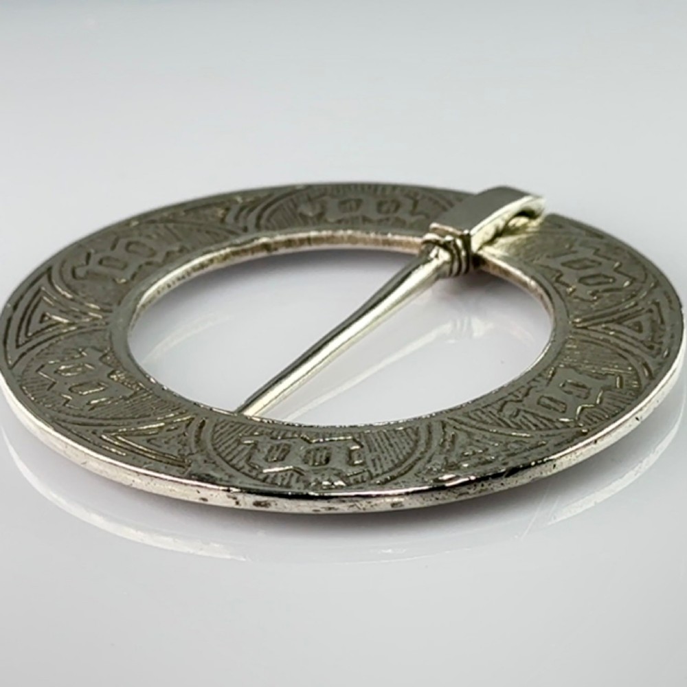 Alexander Ritchie 'Marriage Brooch' Glasgow c.1924 View III
