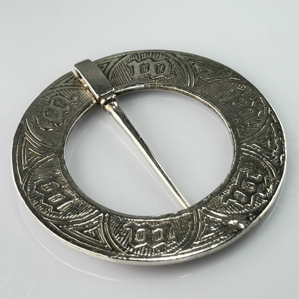 Alexander Ritchie 'Marriage Brooch' Glasgow c.1924 View IV