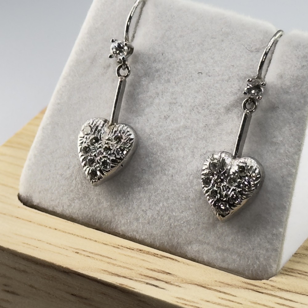 18ct White Gold Sweetheart Dangly Earring View III