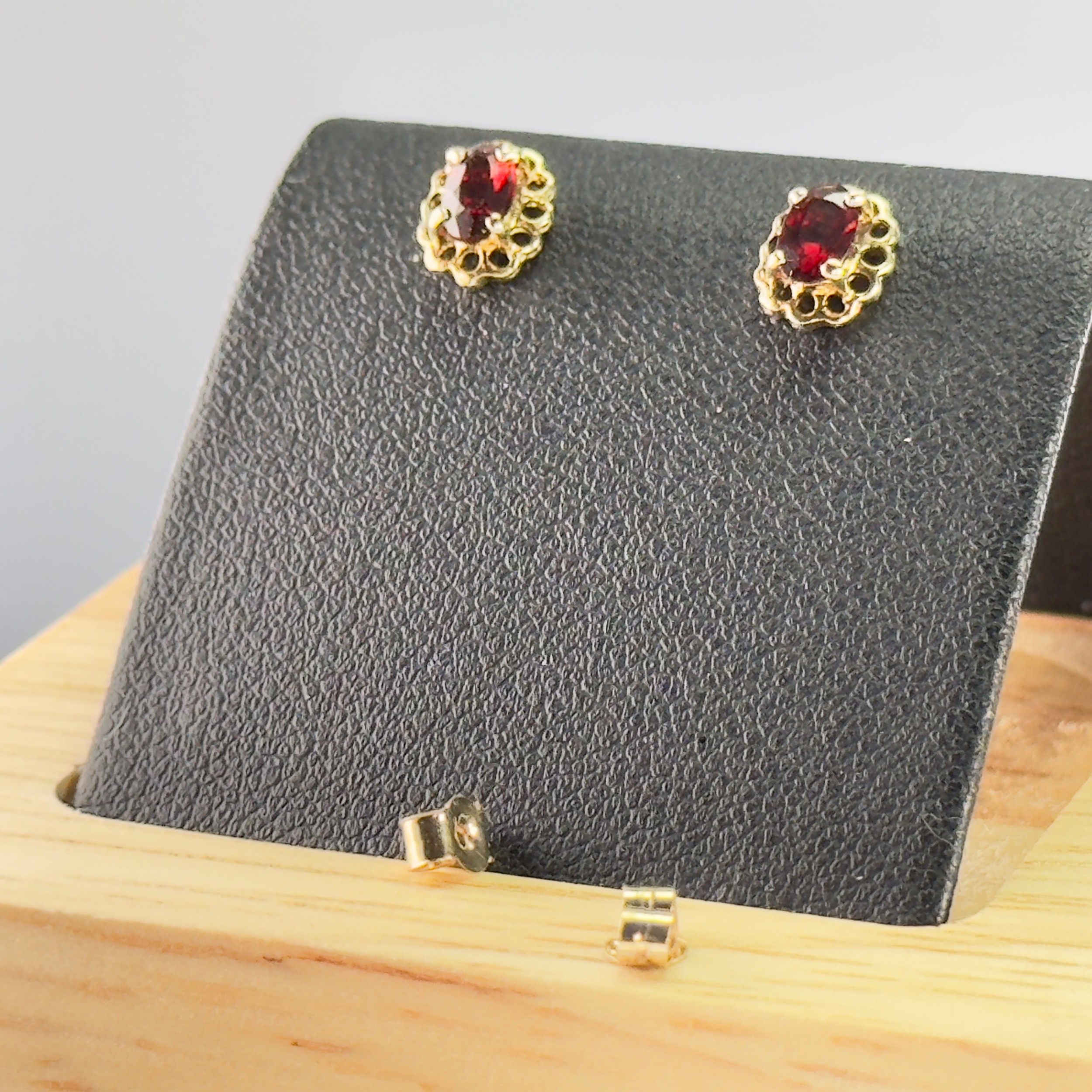 9ct Gold Garnet Stud Earrings