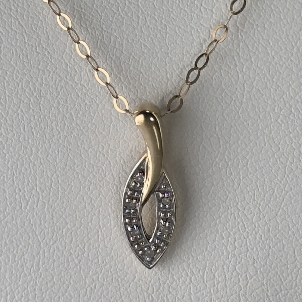 9ct Gold Diamond Pendant Necklace