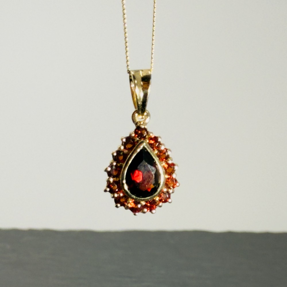 9ct Gold Pear Cut Garnet Cluster Pendant Necklace