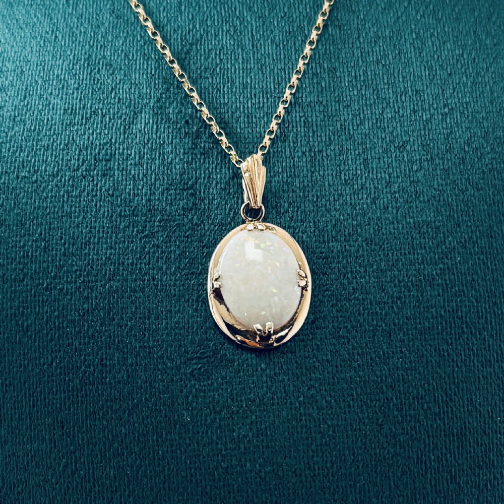 9ct Gold Large Opal Pendant Necklace