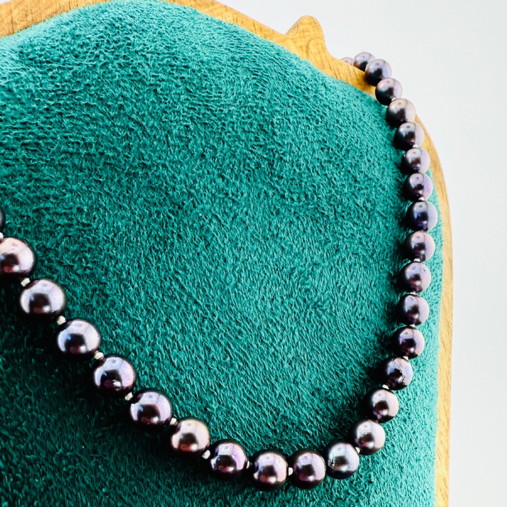14ct Gold Clasped Purple Cultured Pearl Necklace  View IV