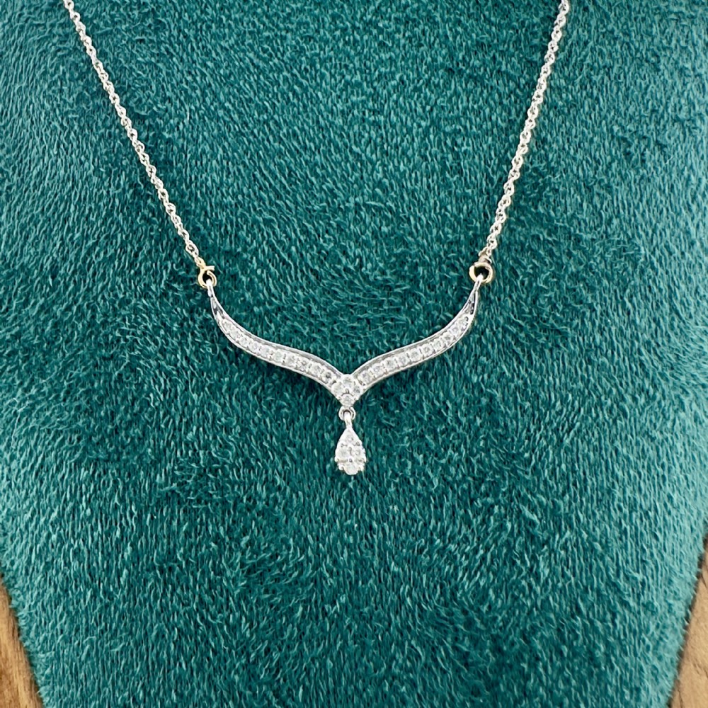 18ct White Gold Diamond Drop Pendant Necklace
