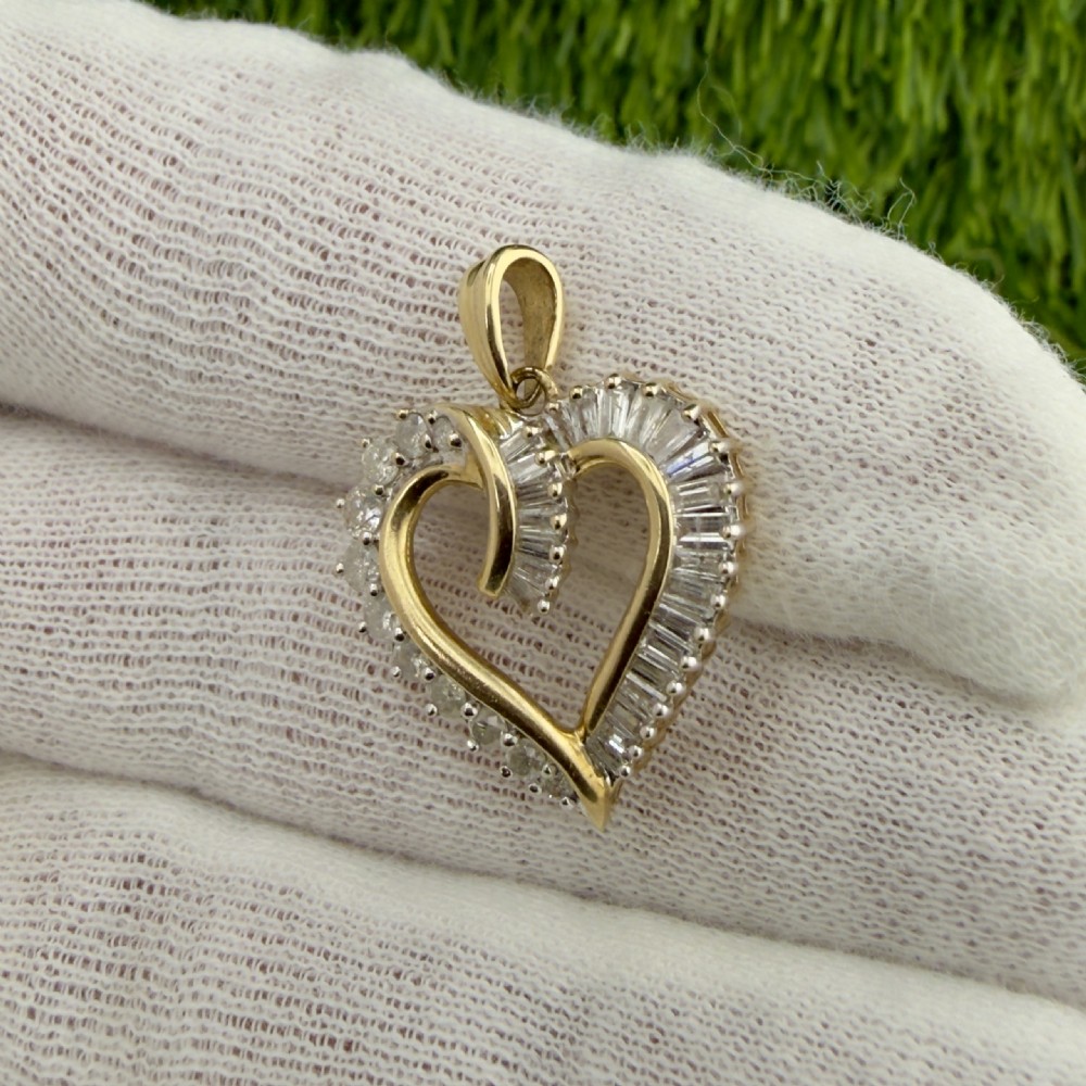 14ct Gold Diamond (1.25ct) Heart Cluster Pendant View VI