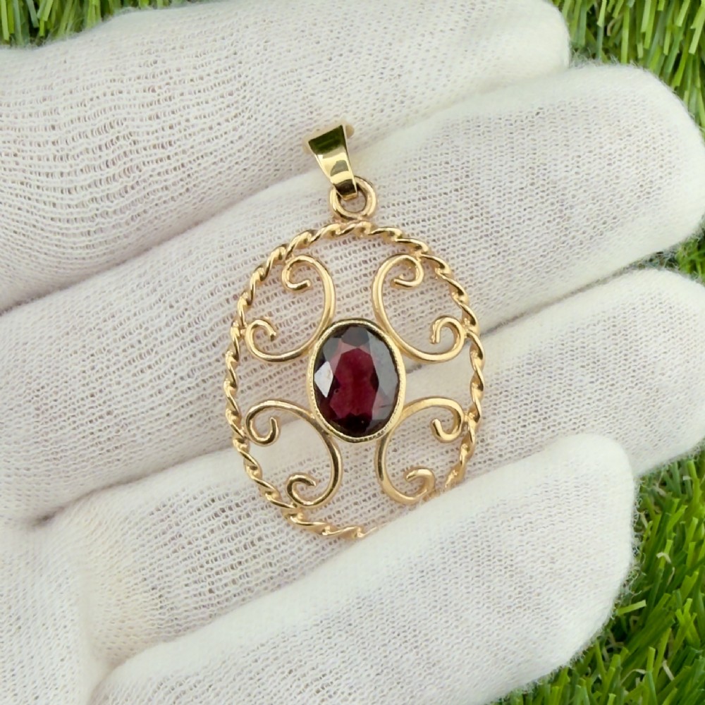 9ct Gold Mid-Century Arts & Crafts Oval Cut Garnet Pendant