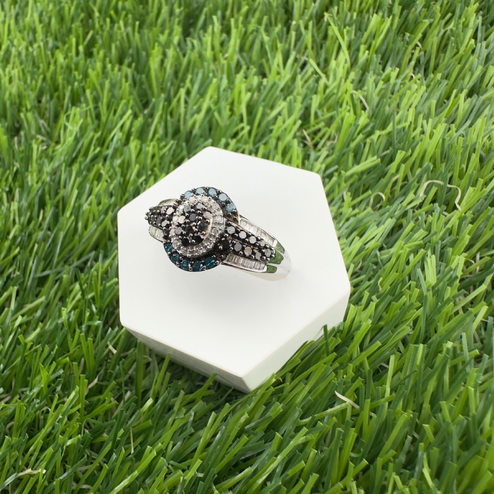 9ct White Gold Vintage Blue and White Natural Diamond (1.00ct) Cluster Ring View VIII