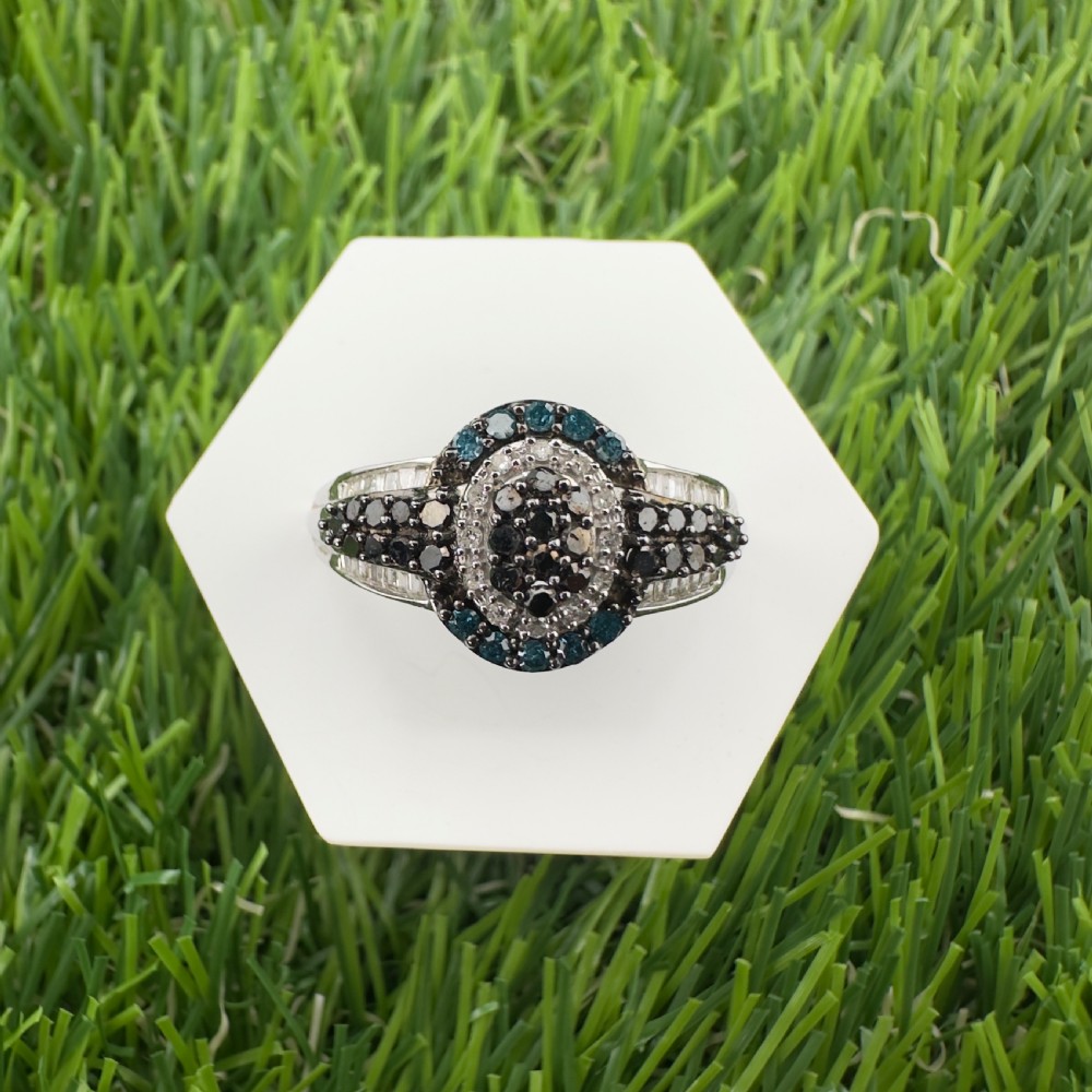 9ct White Gold Vintage Blue and White Natural Diamond (1.00ct) Cluster Ring View X