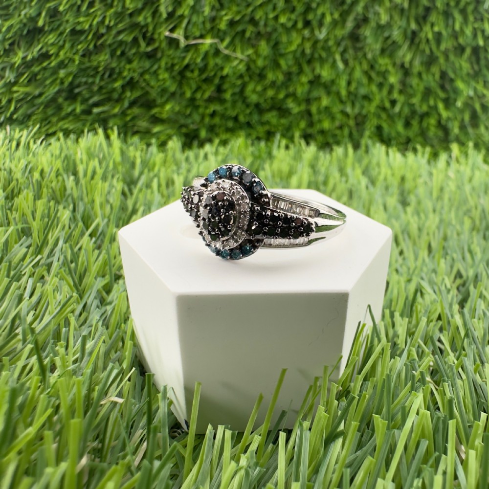 9ct White Gold Vintage Blue and White Natural Diamond (1.00ct) Cluster Ring View XI