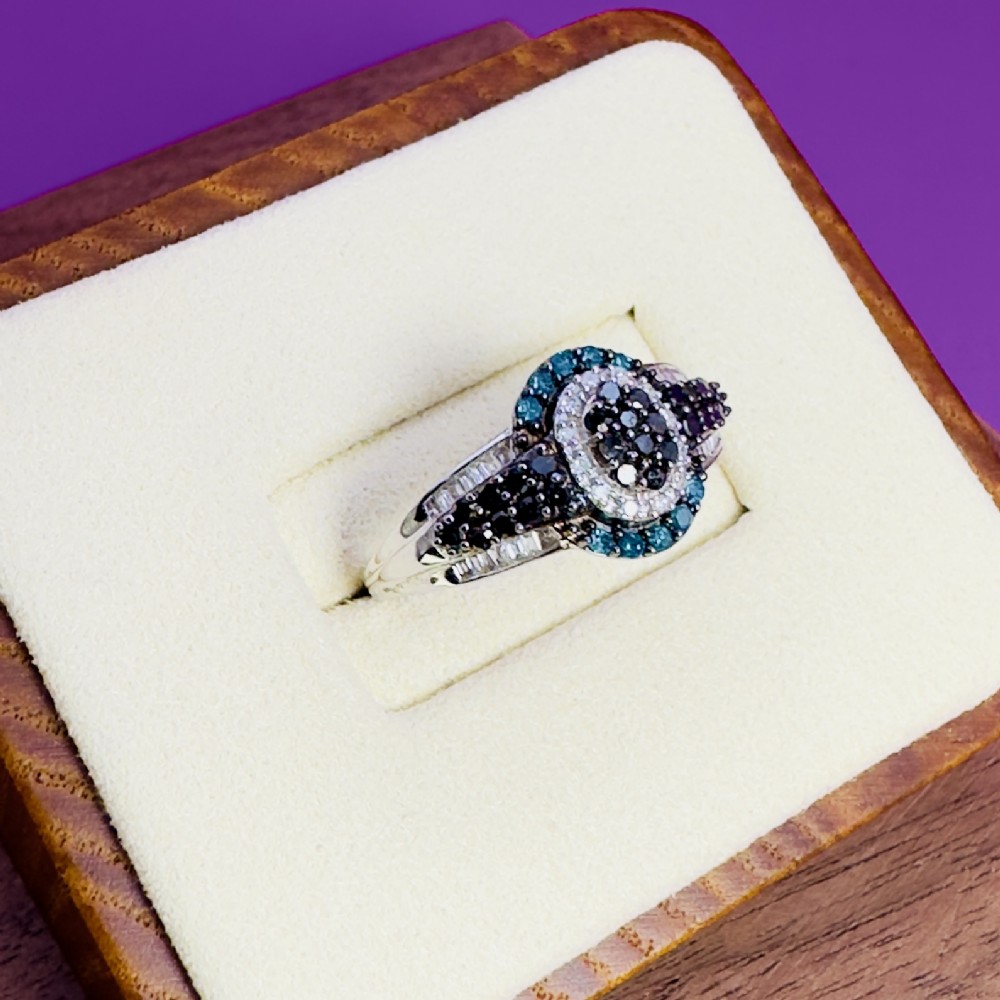 9ct White Gold Vintage Blue and White Natural Diamond (1.00ct) Cluster Ring