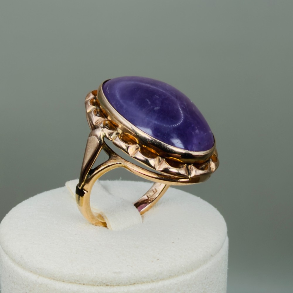 A vintage 14ct rose gold dress ring featuring a large oval cabochon lavender jade gemstone set within a scalloped gold gallery. View X