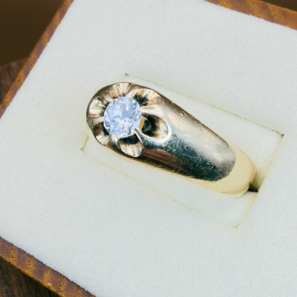 An 18ct yellow gold mens solitaire ring featuring a single diamond mounted in a carved starburst setting. View IV