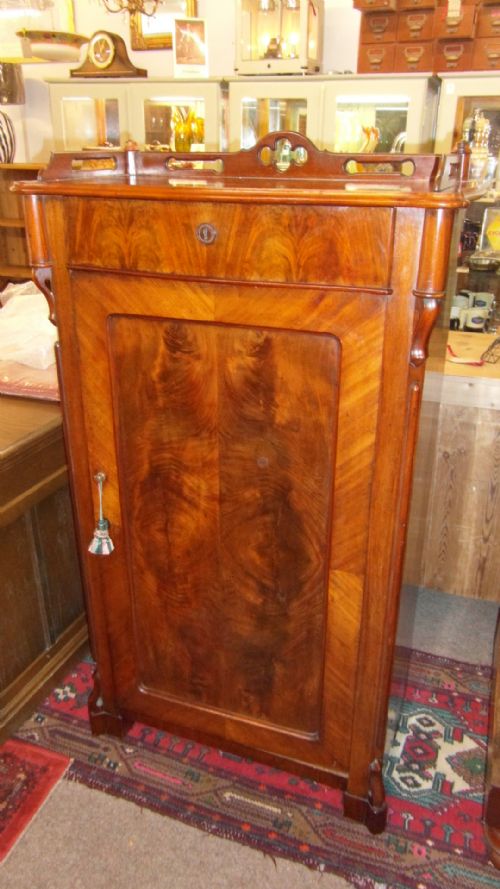 VICTORIAN FLAME MAHOGANY CABINET - ADDITIONAL PHOTO 5