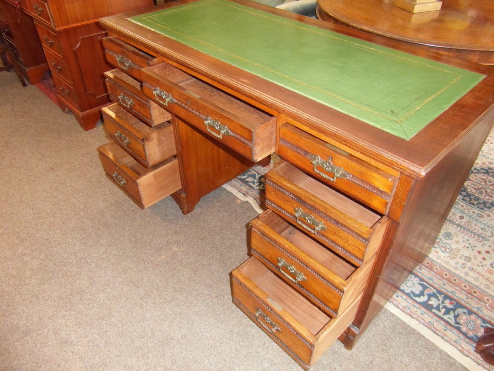 Victorian  Oak Leather top Writing Desk

Victorian Oak Writing Desk View IV