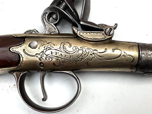 AN 18TH CENTURY FLINTLOCK QUEEN ANNETYPE GREATCOAT PISTOL BY I PARR LONDON - ADDITIONAL PHOTO 5