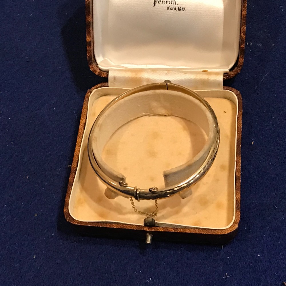 Lady’s 9 ct hallmarked Gold  bracelet  View III